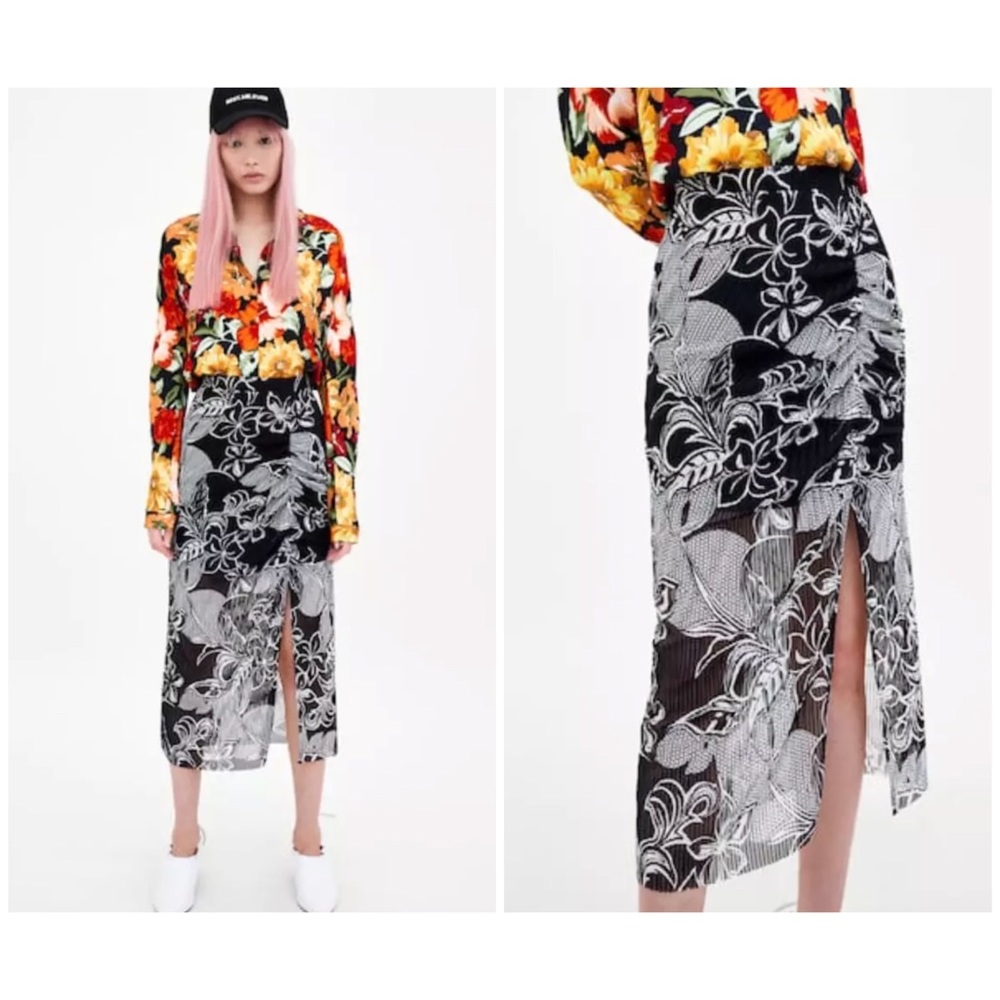Zara Ruched Midi Skirt Black & White Floral L NWT